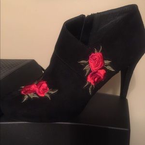 Boot like Black faux suede with 🌹 on the side